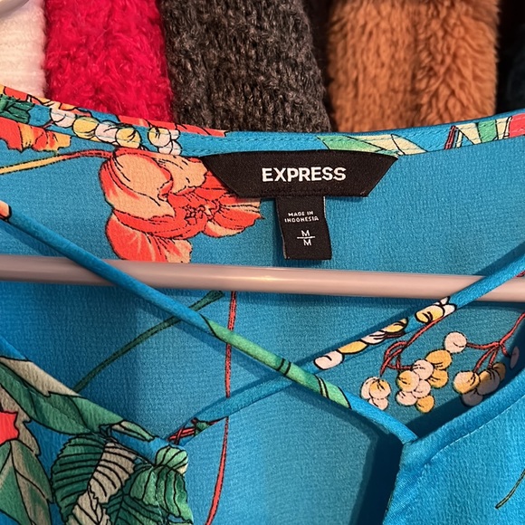 New with out tags - Medium Express Floral Blouse / Dress Shirt - Picture 2 of 5